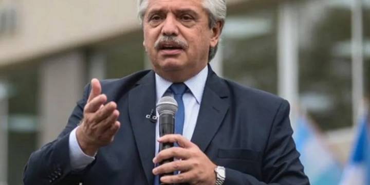 Luego de su intervención el Presidente retoma su agenda