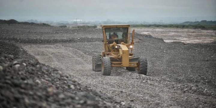 La inversión pública se redujo en el primer año de Milei