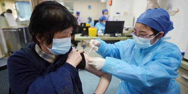 China acelera la vacunación contra la COVID-19 