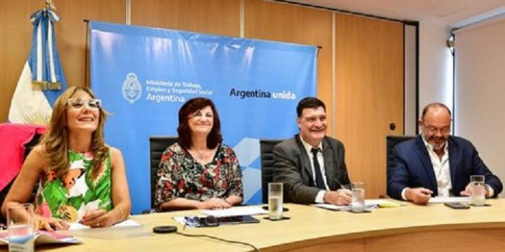 Acordaron la suba del salario mínimo vital y móvil un 26.6%