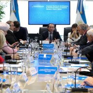 El Gobierno oficializó aumentos para empleados estatales