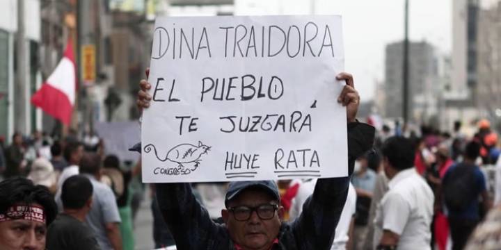 Peruanos marcharon exigiendo la renuncia de Dina Boluarte