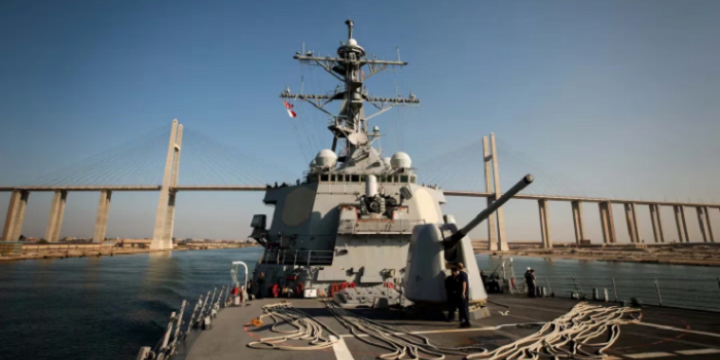 Atacaron a un buque de guerra de EEUU en Medio Oriente