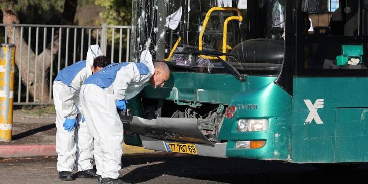 Un muerto y al menos 22 heridos en un ataque en Jerusalén
