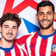 Julián posó con la camiseta del Atlético