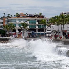 El huracán Simón llega a la costa de México
