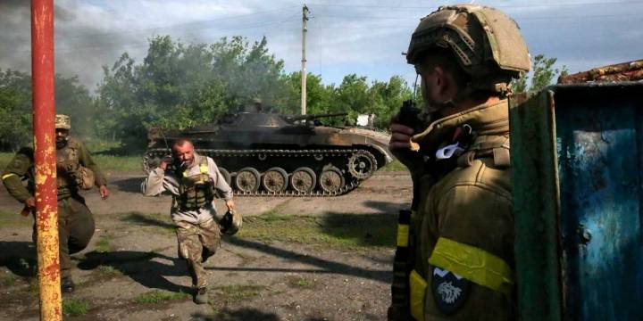 Ucrania estima que en la guerra murieron 13 mil soldados