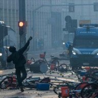 Italia endurece las penas por disturbios