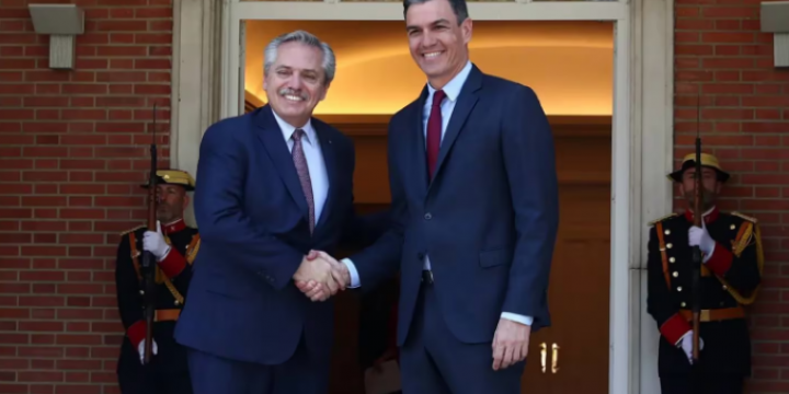 Alberto Fernández sería asesor de Pedro Sánchez