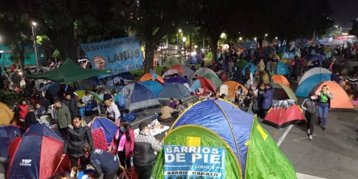 El Movimiento Piquetero acampa sobre la 9 de Julio