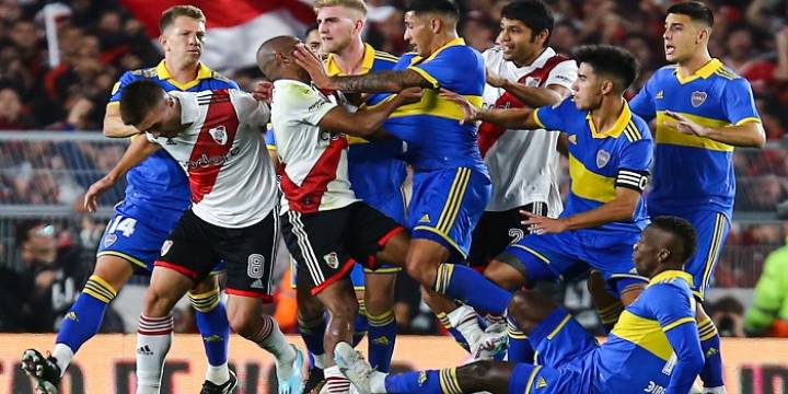 Las sanciones de los expulsados en el Superclásico