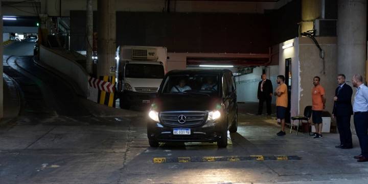 El Presidente fue sometido a un bloqueo radicular y se recupera