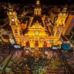 La ciudad renovó su Pacto de Fidelidad en una multitudinaria procesión del Milagro