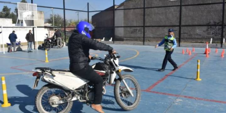 Inicia la Clínica de Conducción Segura de Motos con más de 300 inscriptos