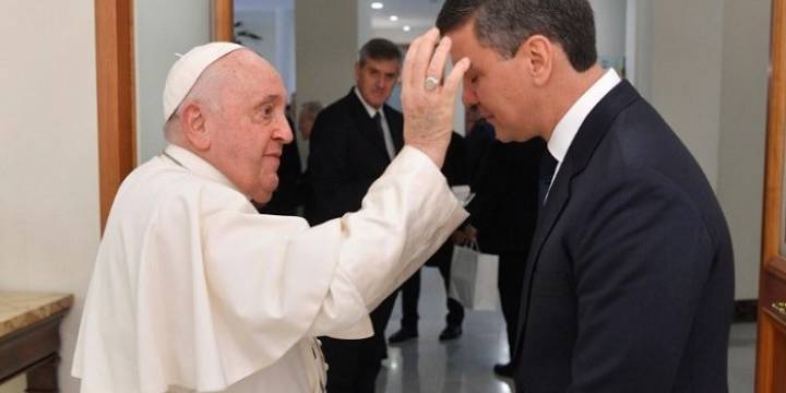 El Papa recibió al presidente paraguayo Santiago Peña
