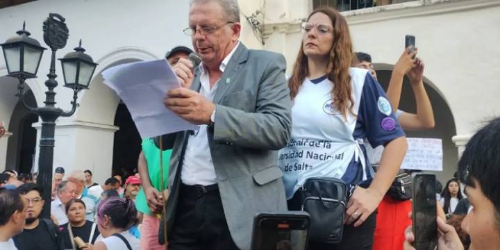 Multitudinaria marcha federal en Salta en defensa de la Universidad Pública