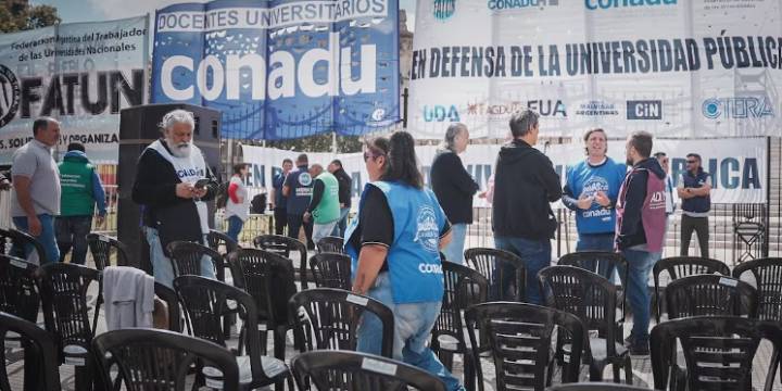 Docentes universitarios anunciaron un paro por 48 horas