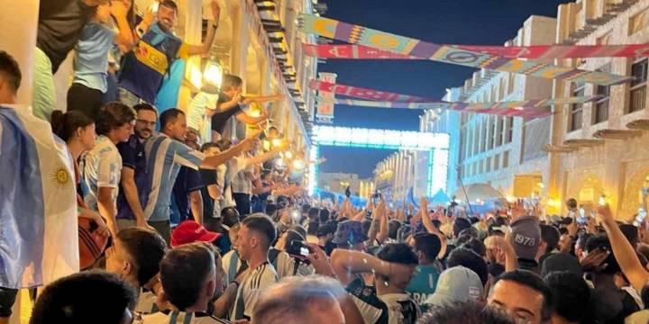 Banderazo argentino en Qatar previo al partido con Polonia