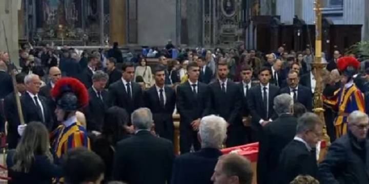 Jugadores de la Selección despidieron al Papa Francisco