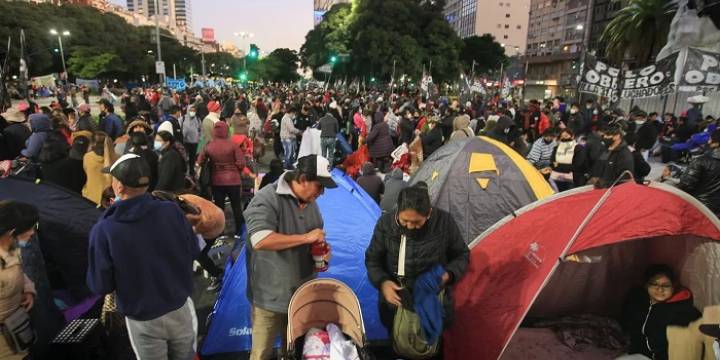 Sigue el acampe piquetero y piden dialogar con Tolosa Paz