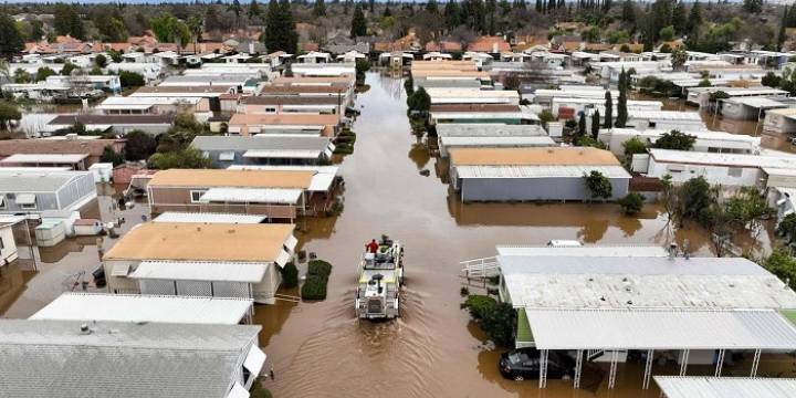 California castigada por fuertes lluvias y nieve 