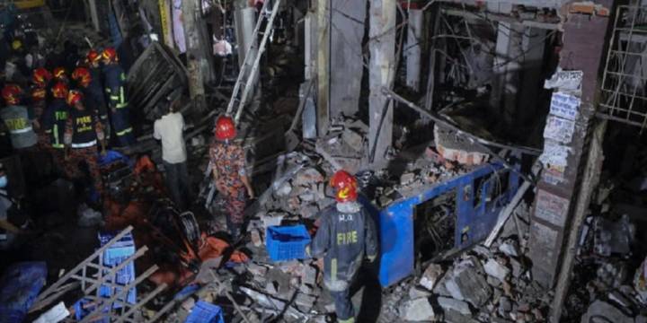 Varios muertos tras la explosión de un edificio en Bangladesh